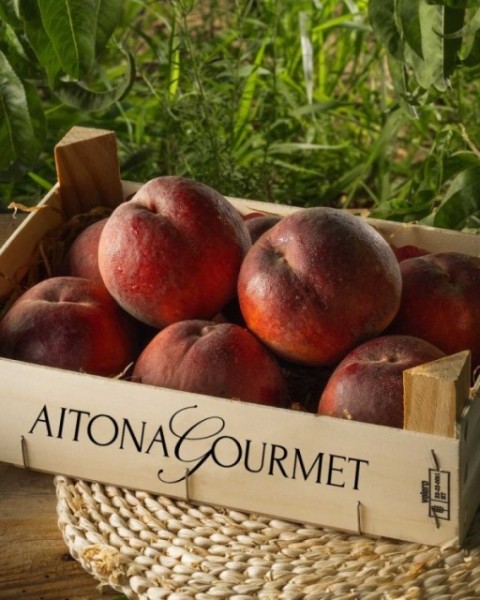 Caja de melocotón rojo